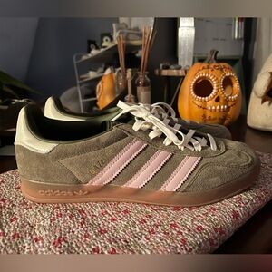 Adidas women’s gazelle